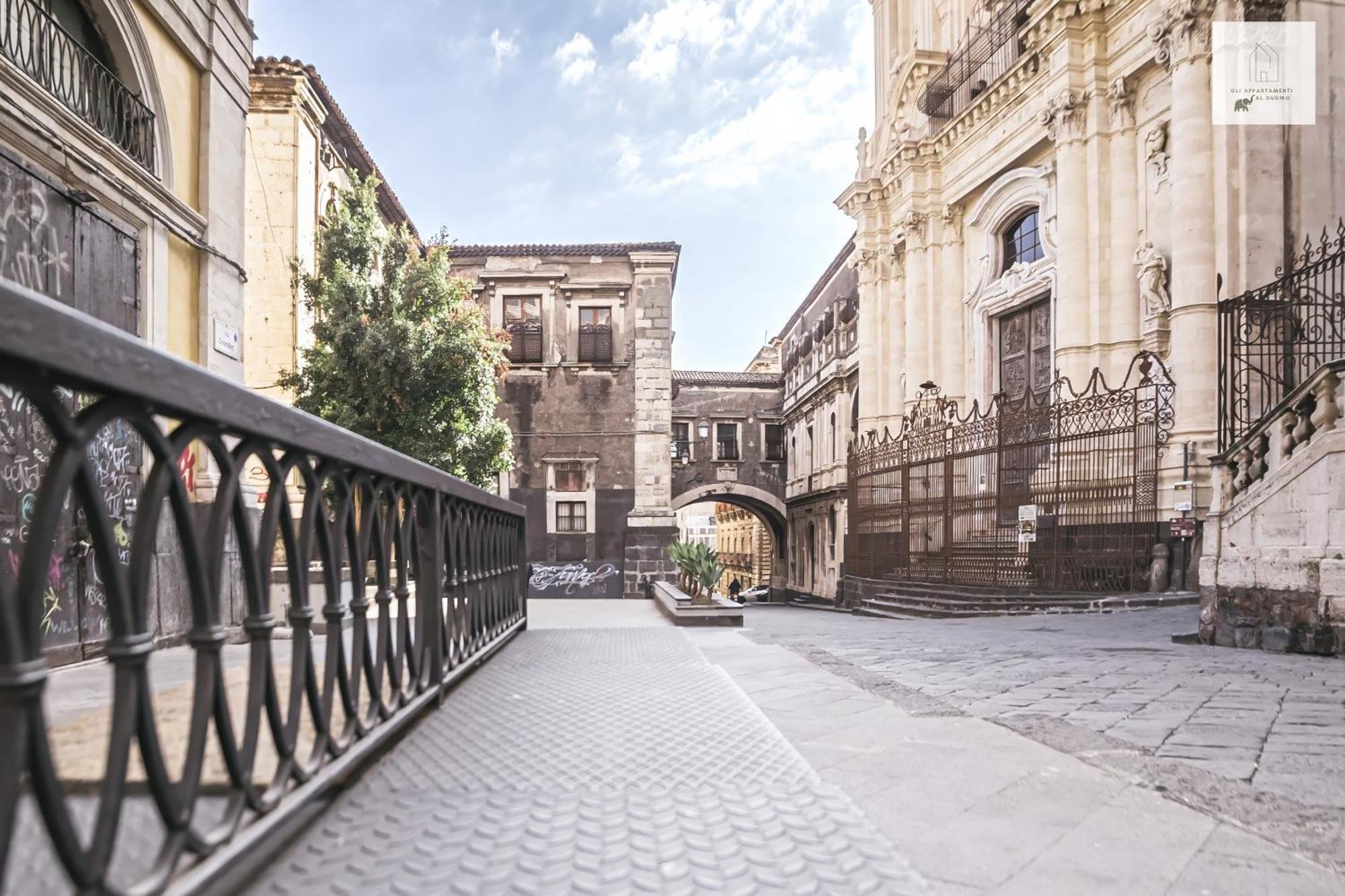 Gli Appartamenti Al Duomo Катанія Екстер'єр фото